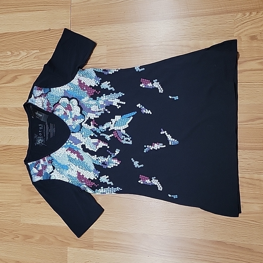 Lotus by Soma T-Shirt Womens small Black Graphic Geometric Pattern Peruvian Pima